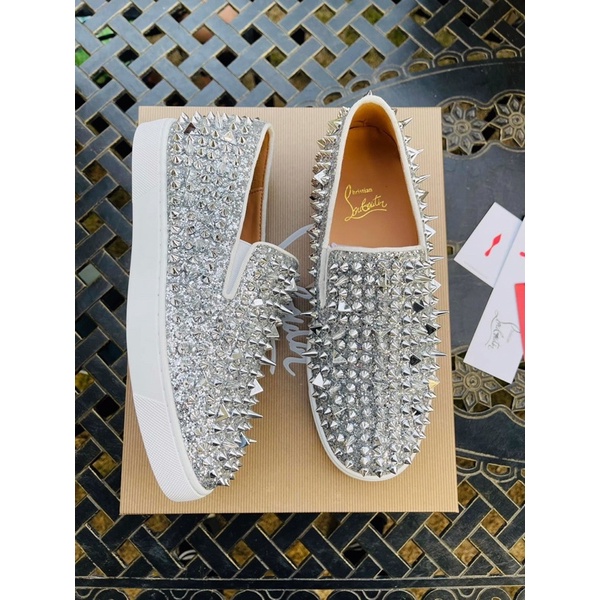 Hàng Có Sẵn!! New Arrivasls•Giày Slipon Louboutin Đinh Bạc Cực Chiến-Full Box Phụ Kiện•Size 38-43•Hàng Loại 1 Quảng Châu