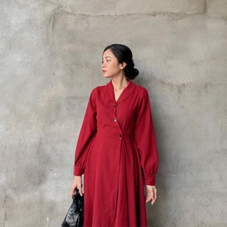 Đầm nhung đỏ đắp chéo