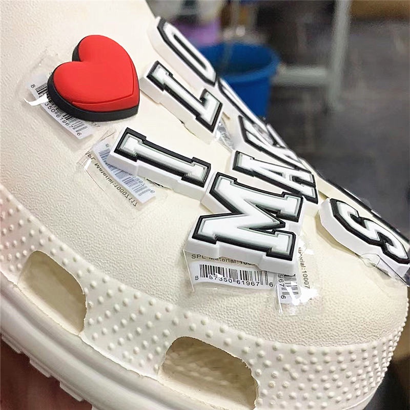 Miễn phí kết hợp số và chữ cái giày trang trí Jibbitz Crocs nút PVC giày phù hiệu FZL01
