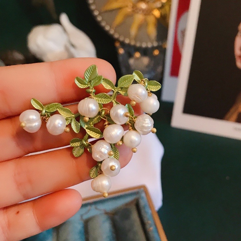 Trâm Cài Áo Hình Trái Cây Đính Ngọc Trai Giả Màu Đỏ / Xanh Lá Phổ Biến