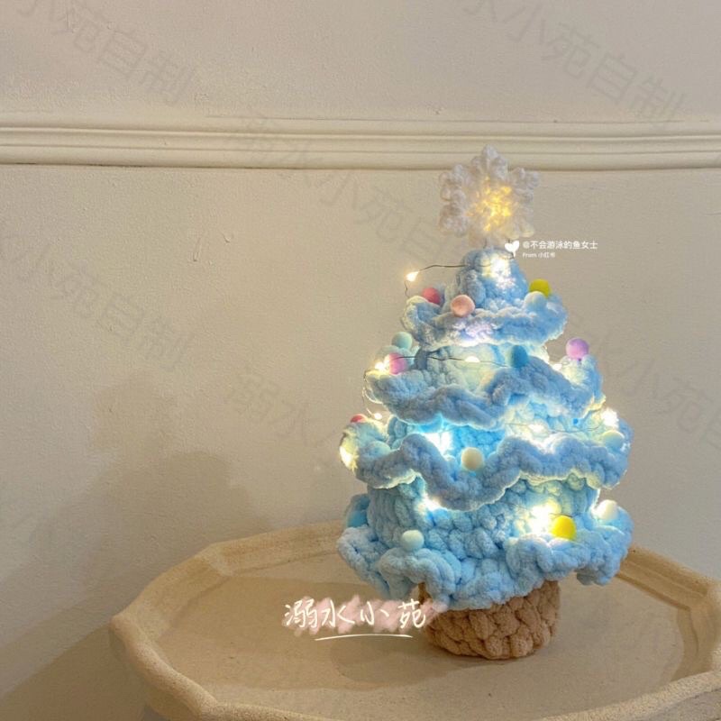 Cây Thông Mini để bàn Trang Trí Giáng Sinh Kèm đèn Led . Bằng Len handmade