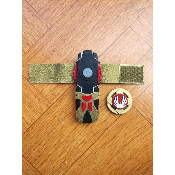 Biến hình siêu nhân cuồng phong