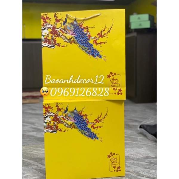 HỘP QUÀ TẾT sezi  40x40 XẾP 2023/ HỘP QUÀ CÓ VÁCH NGĂN KÈM TÚI XÁCH/ ÉP KIM HỌA TIẾT