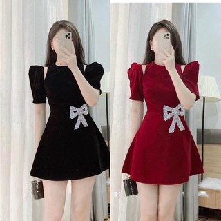 Đầm nhung eo đính nơ vai khoét tay phồng nhẹ
