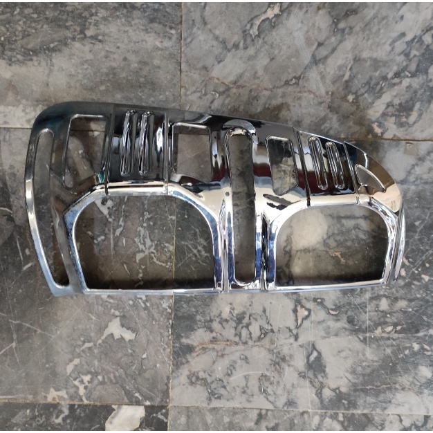 Viền đèn hậu viền đèn sau xe Toyota Hilux 2016 -2020 Mạ Crom sáng bóng chống trầy trang trí bảo vệ xe ô tô