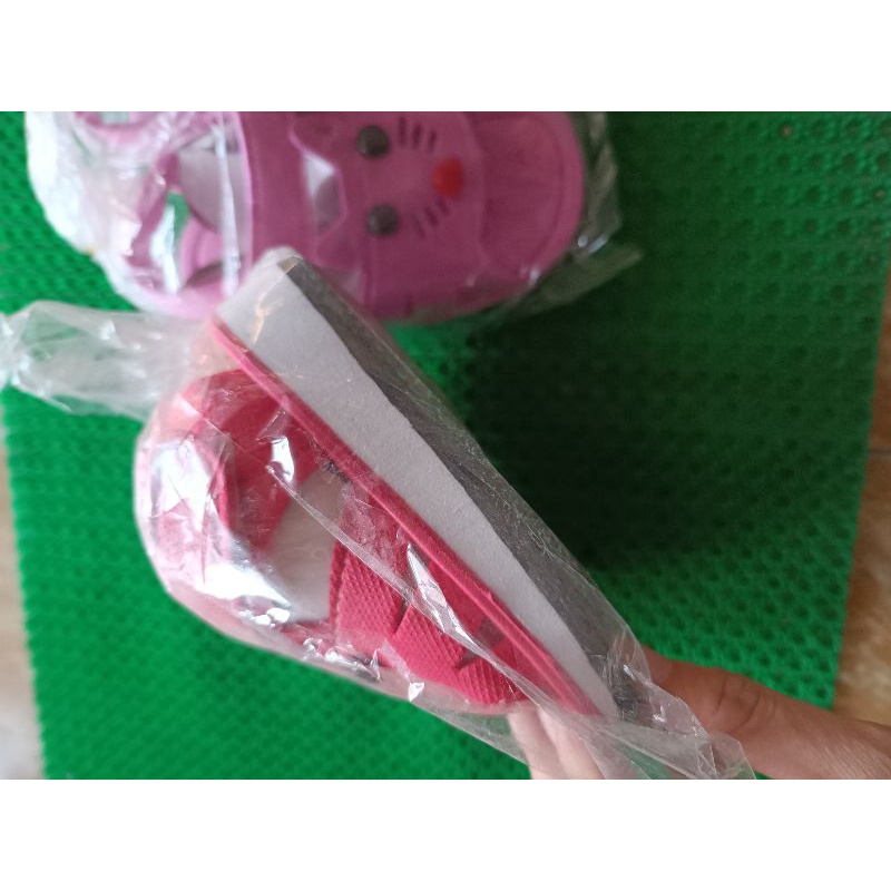 Dép xốp siêu nhẹ, chống trượt cho bé