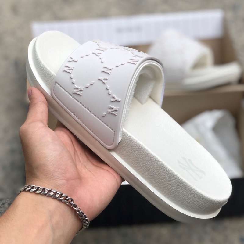 Dép MLB Dia Monogram NY Đen/Trắng Chính Hãng