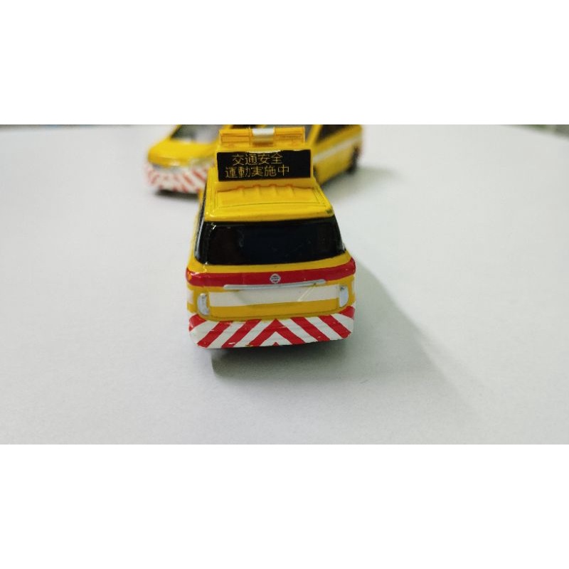 Xe mô hình tomica Nissan Elgrand