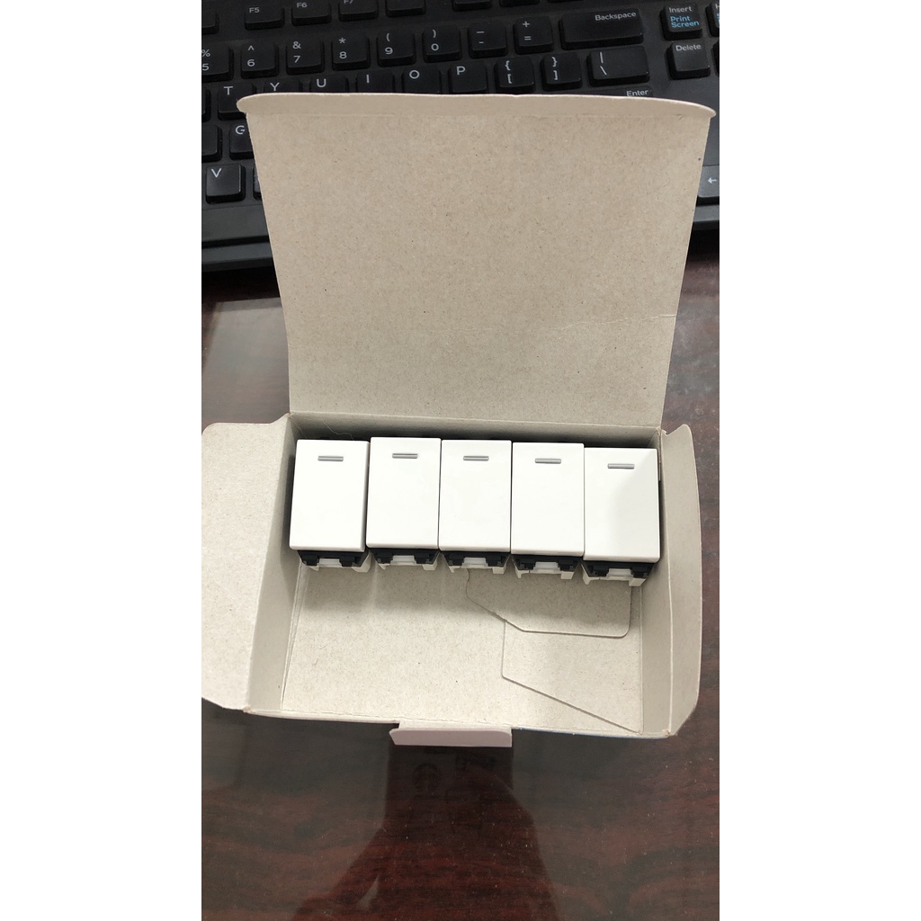 Công Tắc 1 chiều 16A  - 1 Way Switch hiệu Sino Vanlock - Mã: S18CCS/S