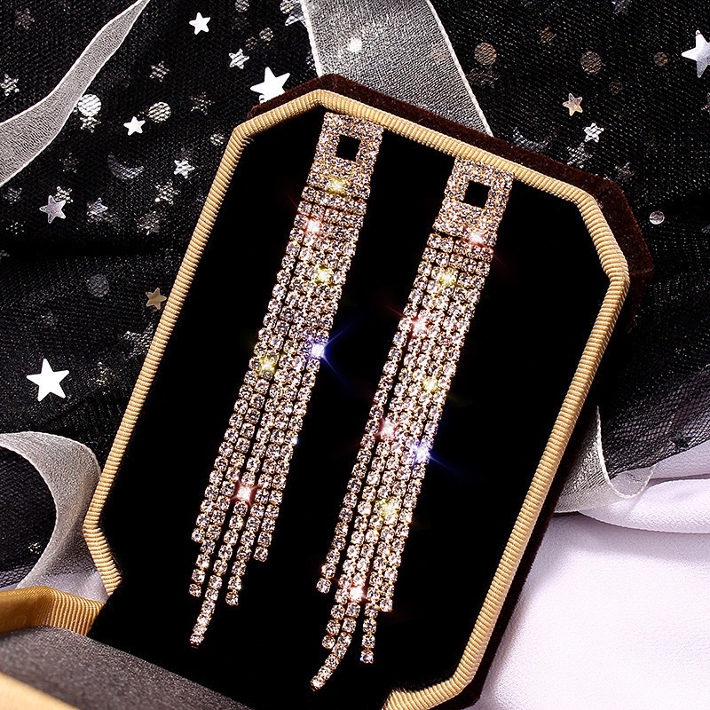 bông tai tua rua đính đá sang chảnh