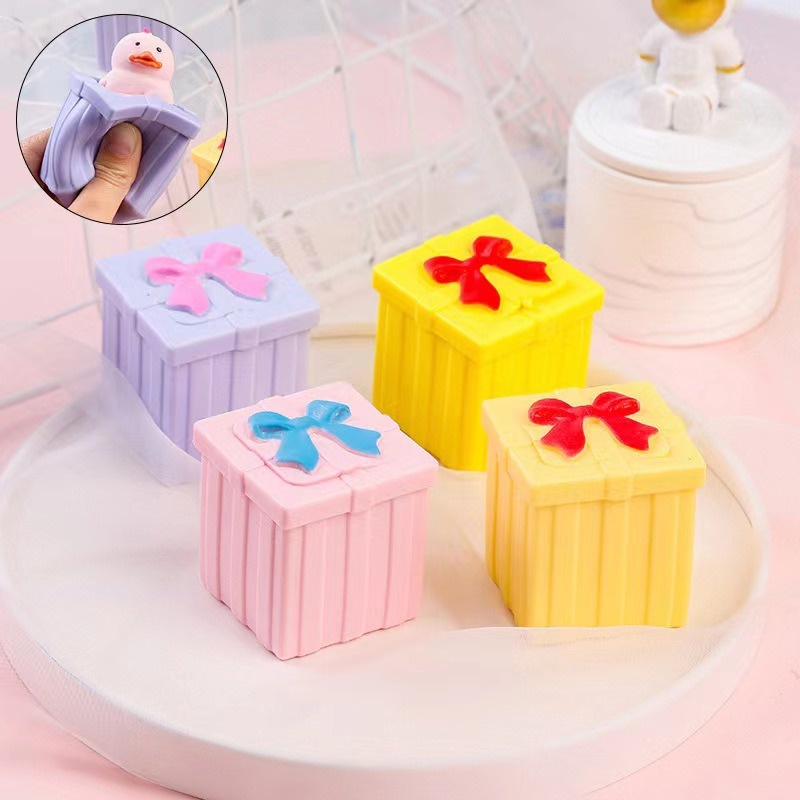 Squishy Vịt Donald Và Heo trốn trong hộp quà Mochi hộp quà bóp ra gấu thỏ các con vật ngộ nghĩnh