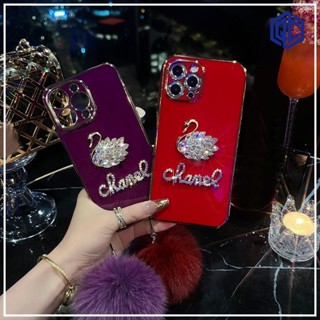 Năm Mới Gạch Nước Đỏ Thiên Nga Với Mặt Dây Chuyền Quả Cầu Tóc Mạ Điện Ốp Lưng Điện Thoại Thích Hợp Cho IPhone 16 15 14 14 ProMax 13 13 ProMax 12 12Pro Max 11 11ProMax XSMax XR X XS 8 7 6Splus