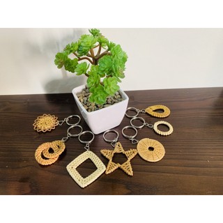 Móc khóa bằng mây tre đan, móc chìa khóa handmade