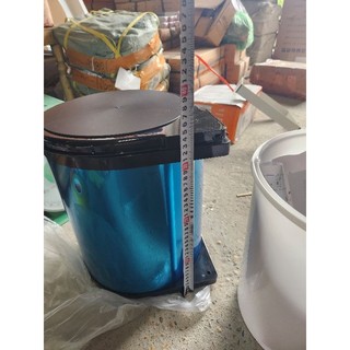 Thùng rác thông minh gắn cánh tủ