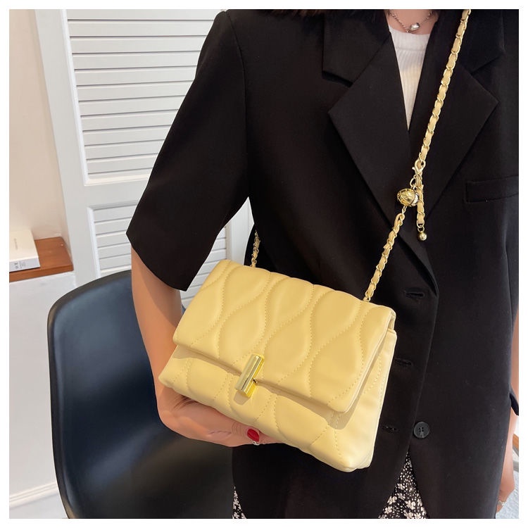 Túi Xách Đeo Vai Phối Dây Xích Phong Cách Thời Trang Mới Dành Cho Nữ