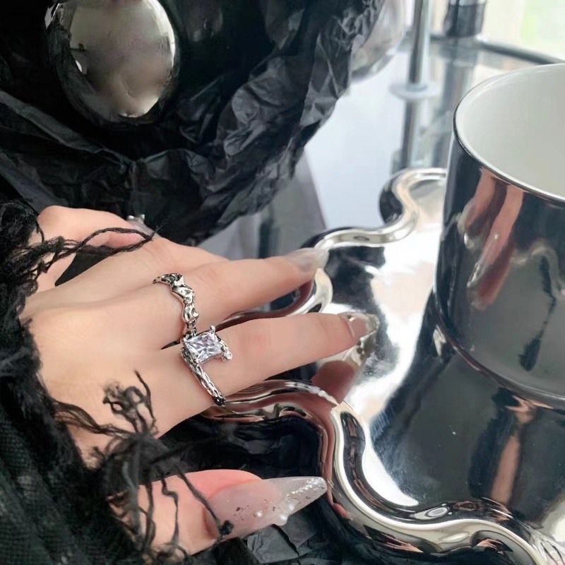 Nhẫn Kim Loại Phong Cách Punk Cá Tính Cho Cặp Đôi