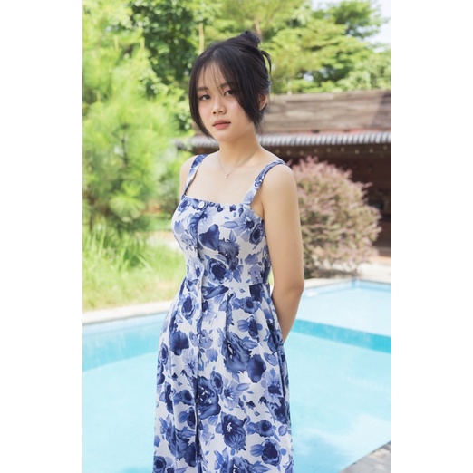 Nàng thời thượng, năng động và trẻ trung 💚 Cuối tuần, lên đồ đi chơi cùng bạn thân thôi các nàng ơi.
