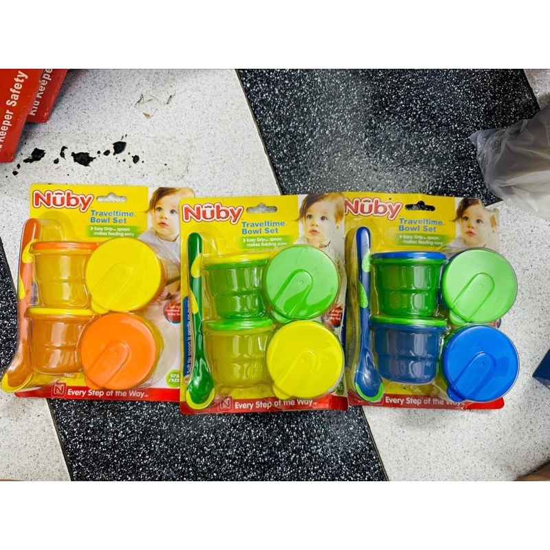 bộ 4 cốc tập uống kèm thìa Nuby cho bé