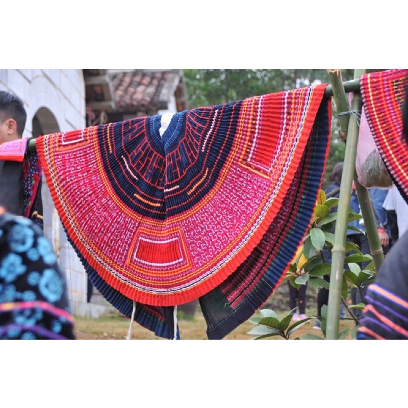 CHÂN VÁY DÂN TỘC H'MÔNG TRUYỀN THỐNG
