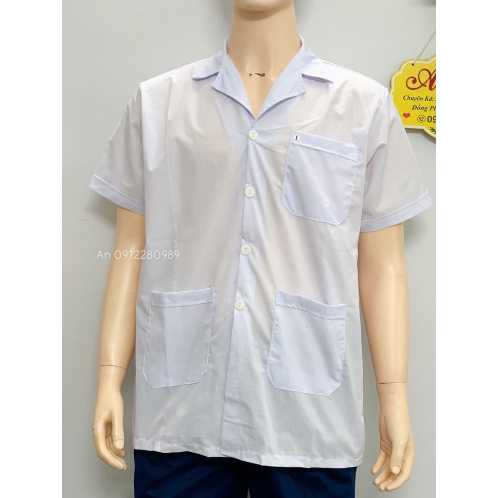 Áo Blouse Trắng 3 túi Vuông Điều Dưỡng, Áo Bác Sĩ, Dược Sĩ tay ngắn vải kate dày dặn đứng form _ Hình chụp thật