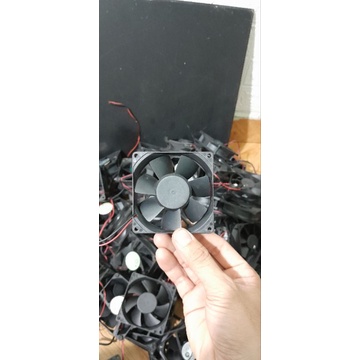 Quạt ,fan 8cm,  12v  tháo máy, chạy tốt , dòng từ 0.19a - 0.30a.