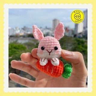 Móc khoá bé thỏ ôm củ cà rốt, cute đáng yêu