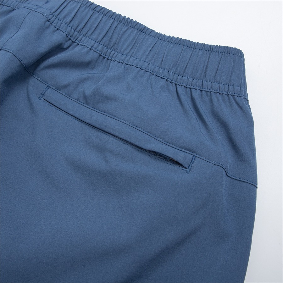 Quần gió nam ARISTINO dáng suông vừa, mặt vải mềm mại, sắc nét -AWP005W2