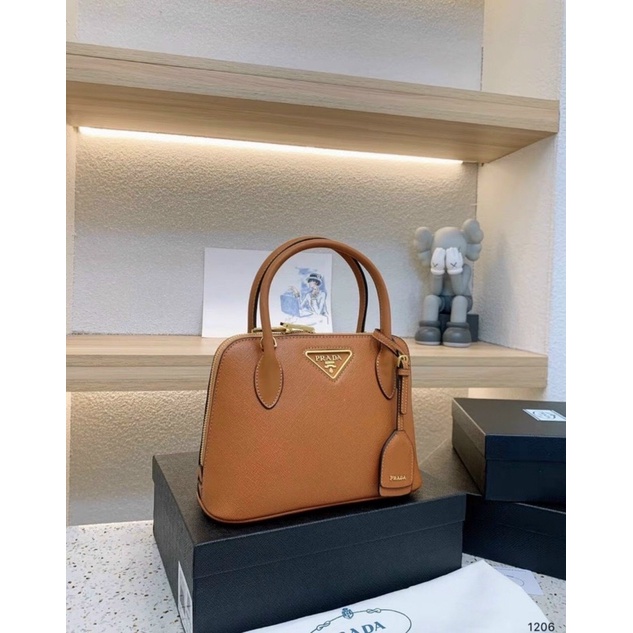 Túi prada hến s25