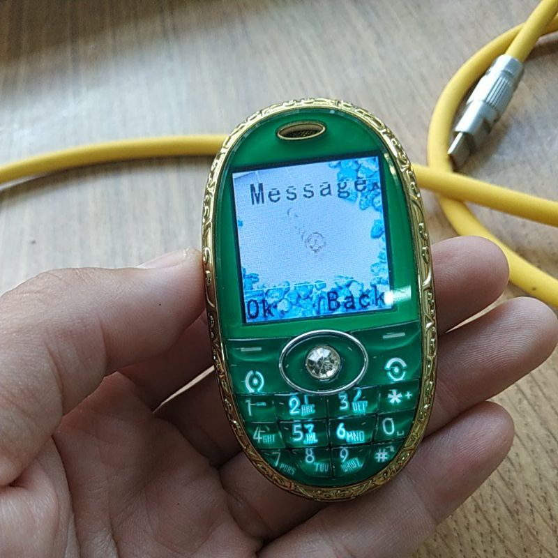 Điện thoại mini xanh ngọc lục bảo siêu độc