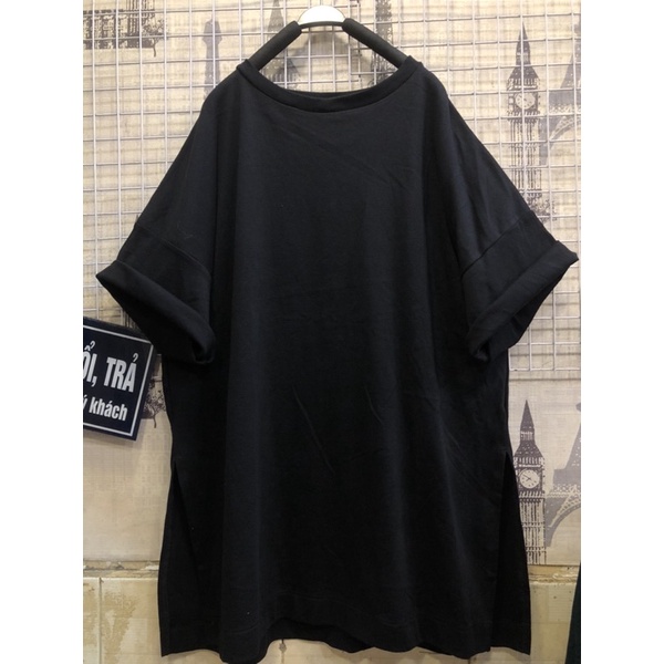 Áo thun nữ xẻ tà 2 bên hiệu GU- Màu đen còn size S, XL
