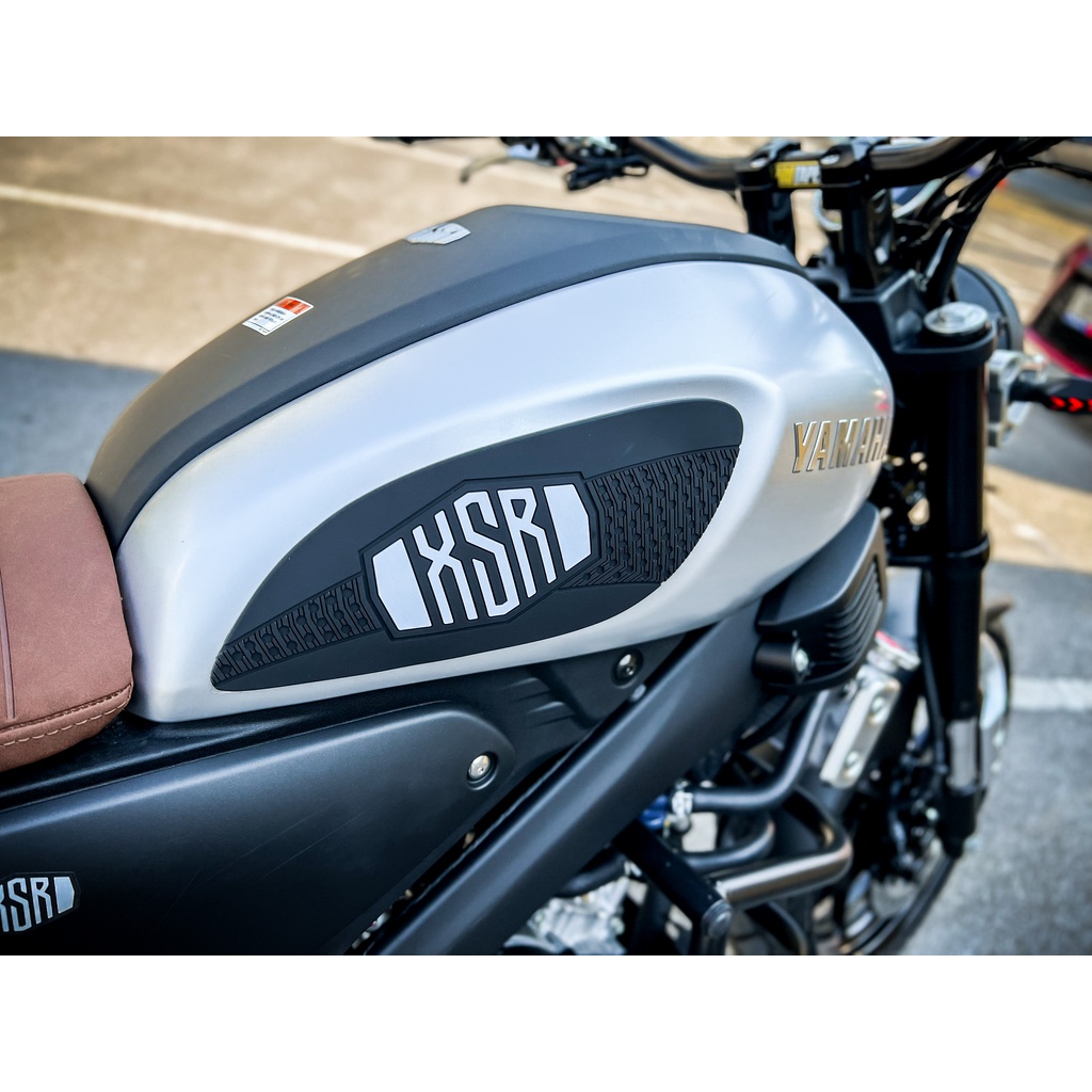 Dán chống trượt bình xăng cho Yamaha XSR155.