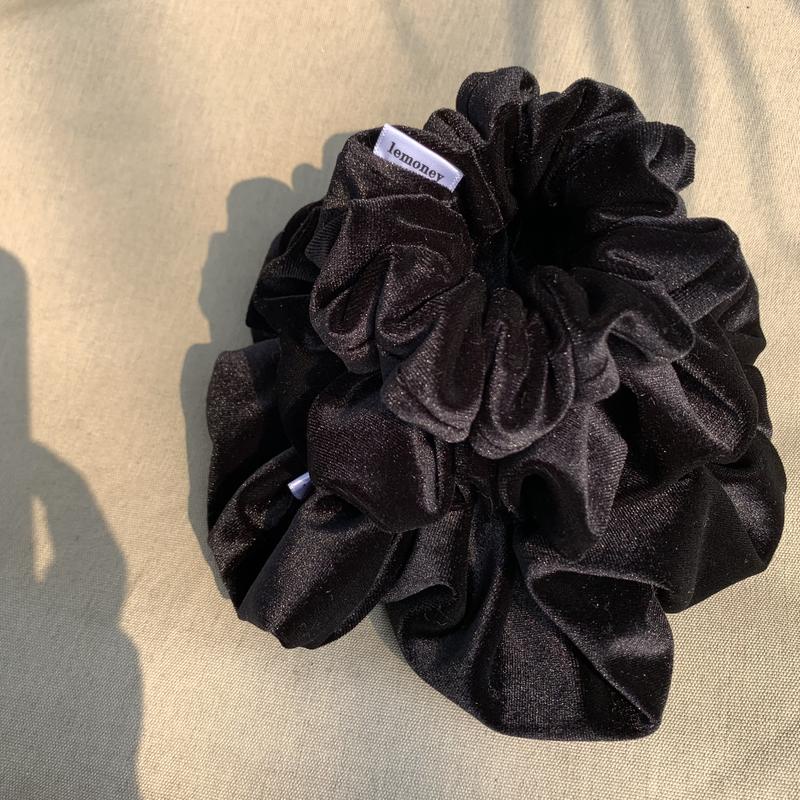 Dây buộc tóc Scrunchies Vải Nhung Đen Siêu To Bồng Bềnh LEMONEY