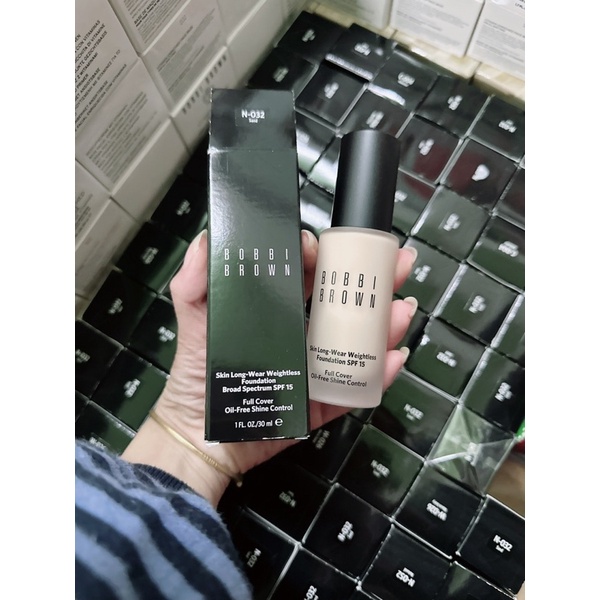 Kem nền Bobbi Brown Skin Longwear Weightless Foundation SPF 15