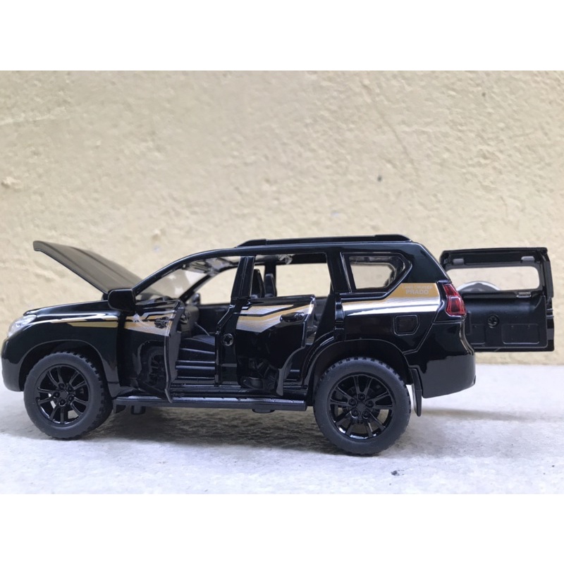 Mô hình xe ô tô Land Cruiser PRADO 2022 1:32