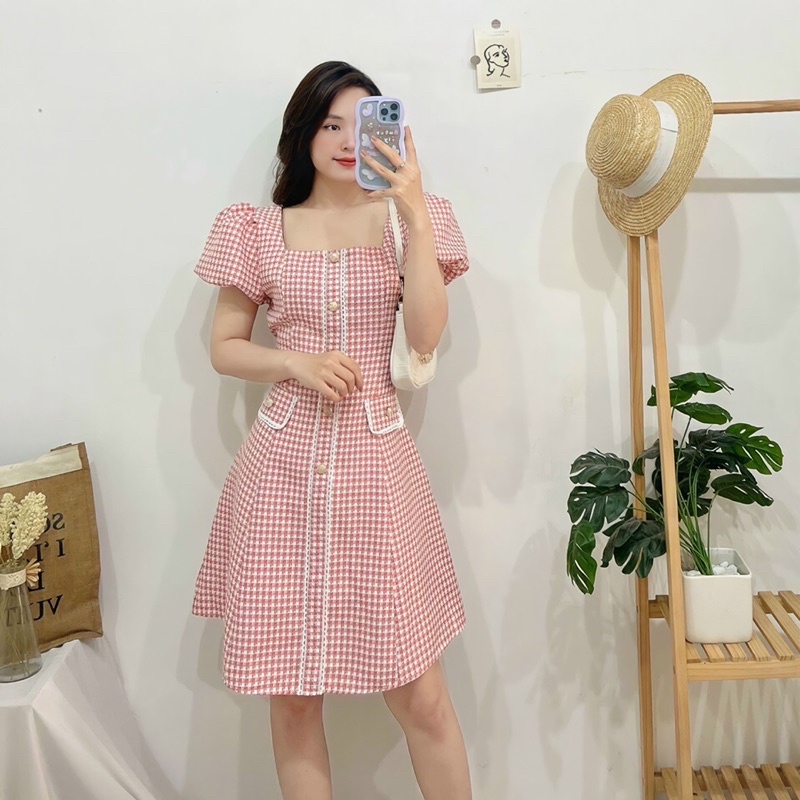 Đầm thiết kế cổ vuông tay bồng cúc dọc dạ kẻ sang chảnh thanh lịch