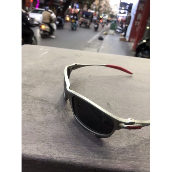 KÍNH THỂ THAO BÃI XỊN CUTE