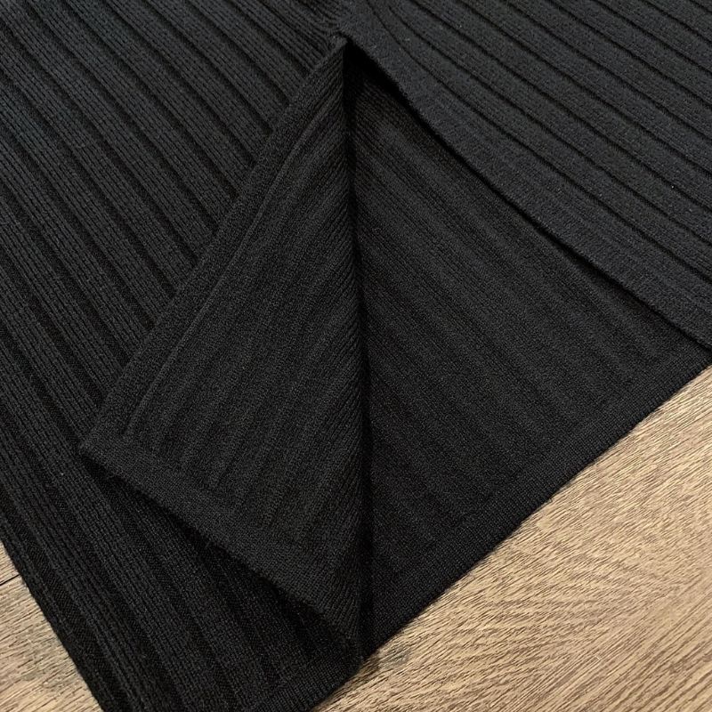 Pass chân váy len màu đen dáng lỡ freesize