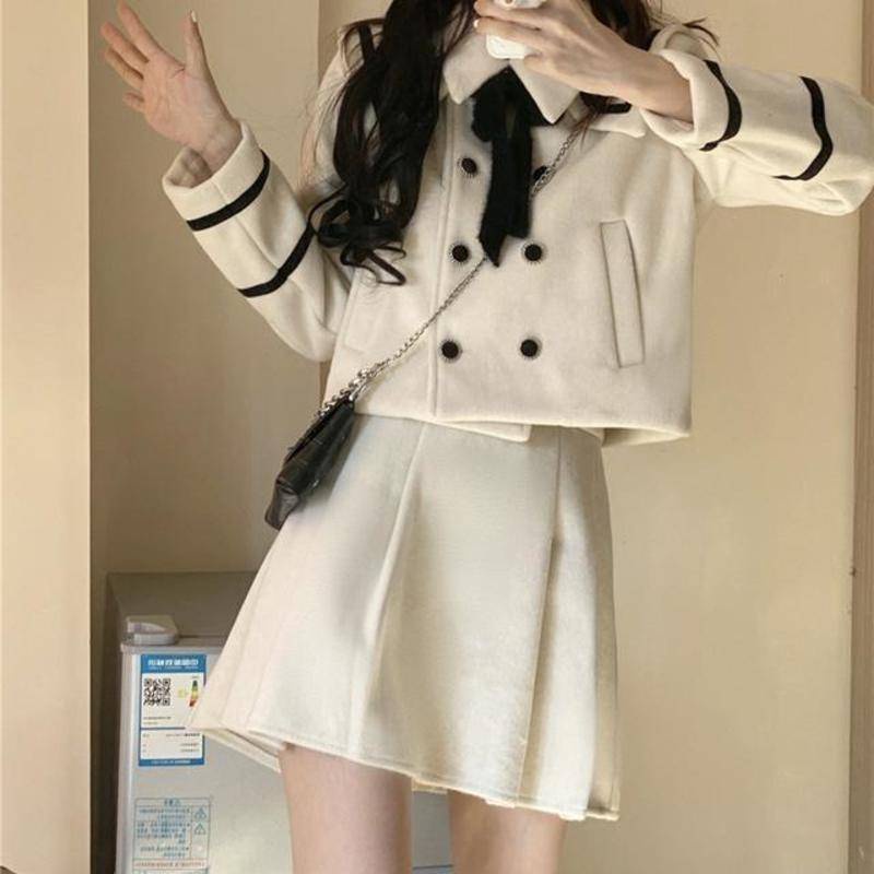 Bộ Áo Khoác Len + Chân Váy Ngắn Xinh Xắn Dành Cho Nữ