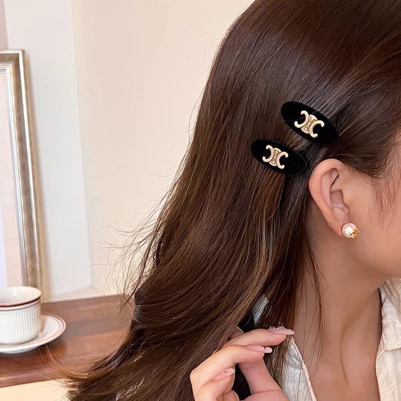 Set 2 kẹp tóc kim loại vải nhung có chữ phong cách đơn giản Loli