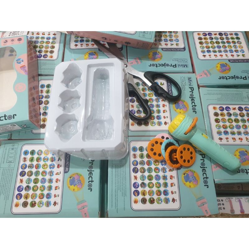 Đèn Pin chiếu hình 80 hình động vật cho bé - Dừa Shopkids