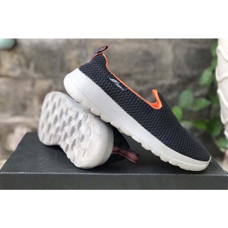 Giày skechers thể thao cho bé gái -size 33,5