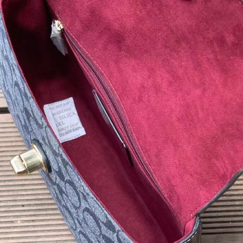 Túi Coach nắp gập