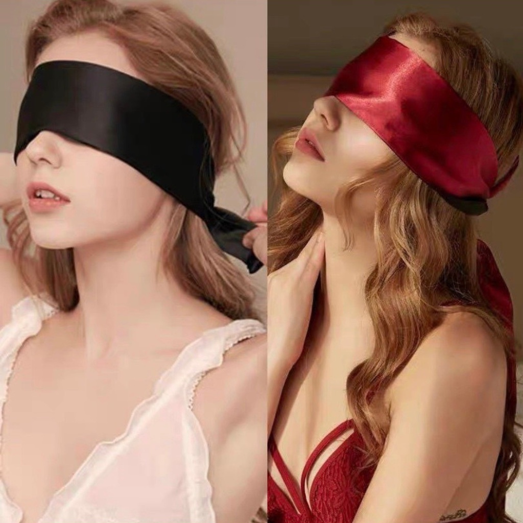 Quà tặng không bán che mắt cặp đôi Curra