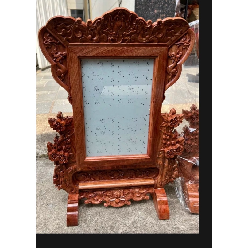 Khung ảnh thờ chạm khắc hoa mai bằng gỗ hương cao cấp nhiều kích thước