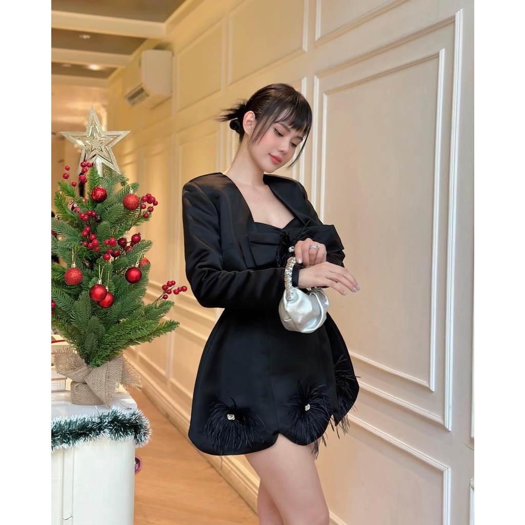 Set tafta lông về lại. Có 1 màu. KÈm hình chụp thật 100%. Size dưới 54kg vừa. ĐƠn giản mà đẹp nha mấy chế