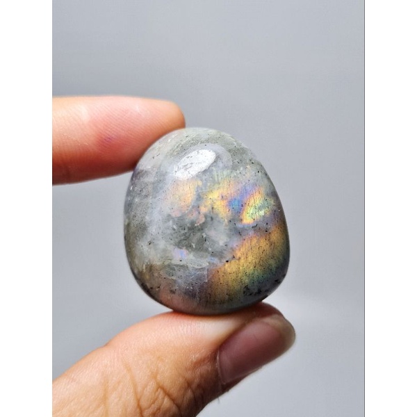 Tumbled Labradorite mài bóng tự nhiên giúp hỗ trợ giảm stress, căng thẳng, giúp ngủ ngon và tăng cường hệ xương khớp