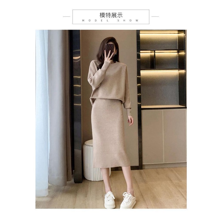 Áo Len Cánh Dơi Chui Đầu Phối Chân Váy Dệt Kim Xẻ Tà Ôm Dáng Vừa Vặn Mùa Thu Đông Cho Nữ