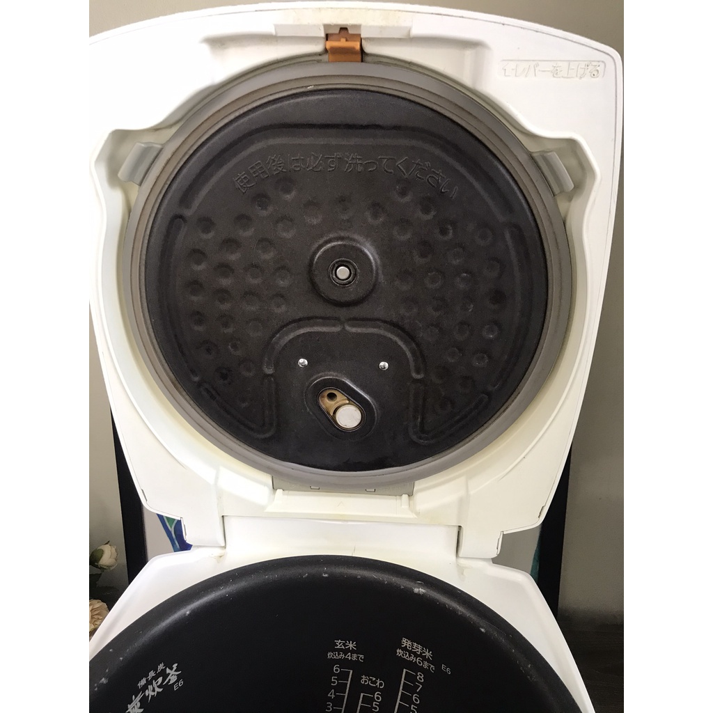 NỒI CƠM cao tần Nhật Mitsubishi 1.8l NJ-KSE186 trắng bắt mắt - ngoại hình mới trên 90%