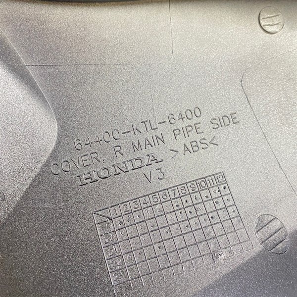 Yếm trong phải đen Wave A100 Zin Honda - 64200KTL680ZA