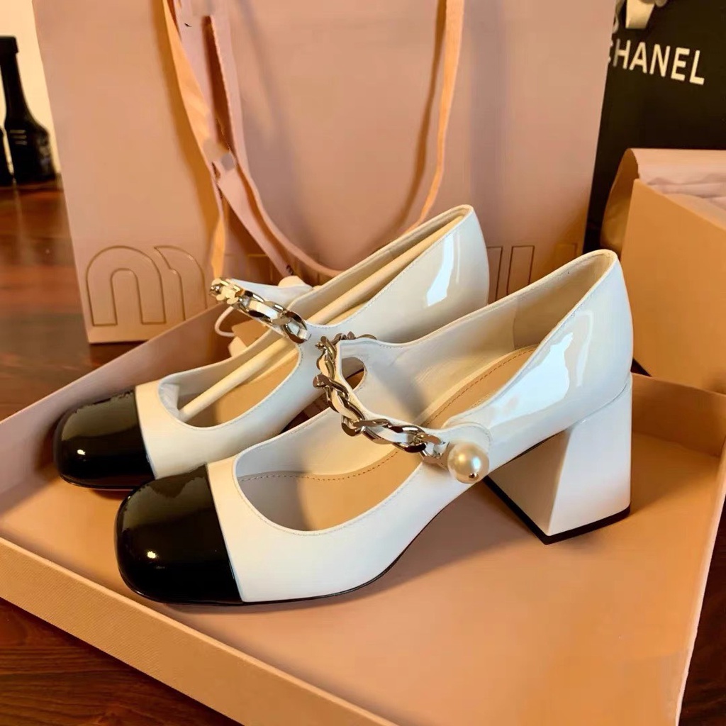 Giày cao gót đế vuông miumiu họa tiết quai xích ngọc tiểu thư thanh lịch